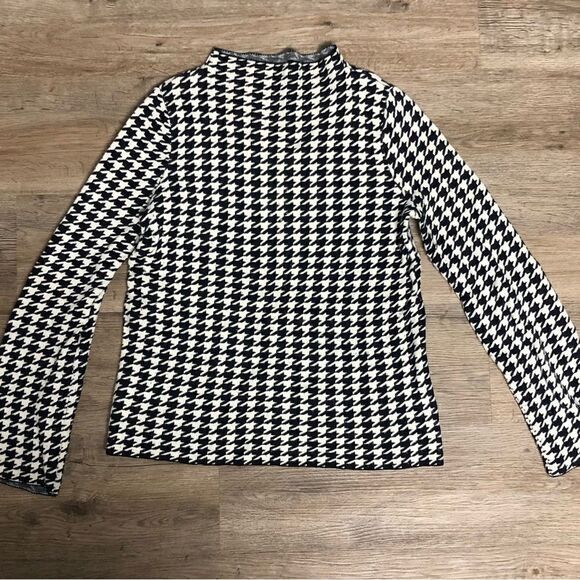 Ann Taylor Women’s Black and Cream Geometric Sweater, Size M - Picture 1 of 5
